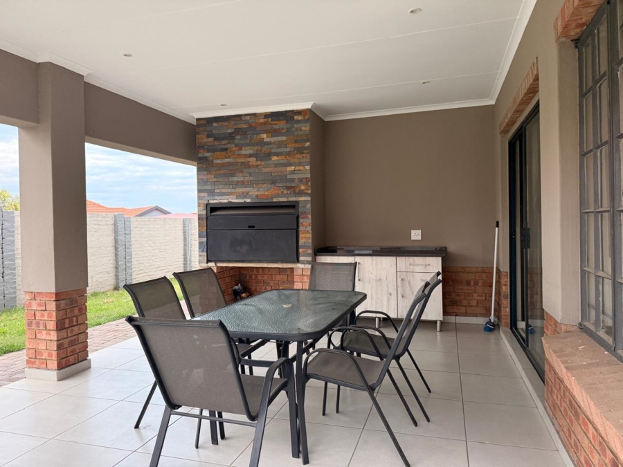 3 Bedroom Property for Sale in Waterkloof East North West
